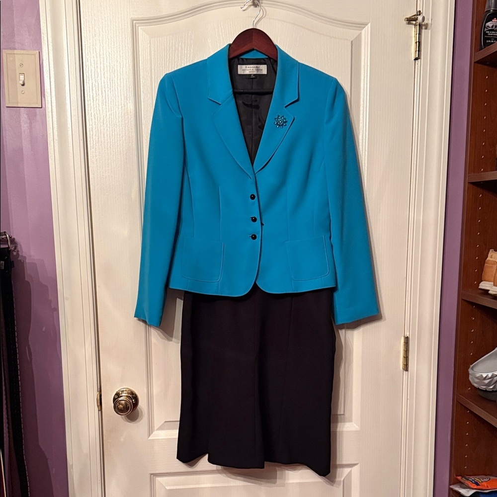 Tahari ASL Blue and Black Women's Suit